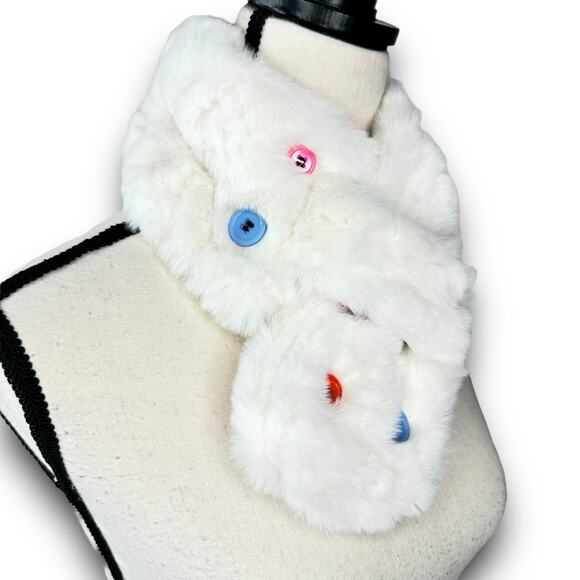NEW Halara Womens White Faux Fur Button Scarf Winter Warm Snuggly One Size - Picture 3 of 6